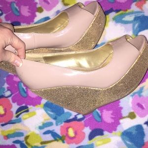 Madden Girl sparkly nude wedges 👑